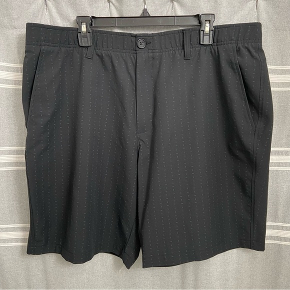 UNDER ARMOUR / Mens Golf Shorts Size 42 - Picture 1 of 11